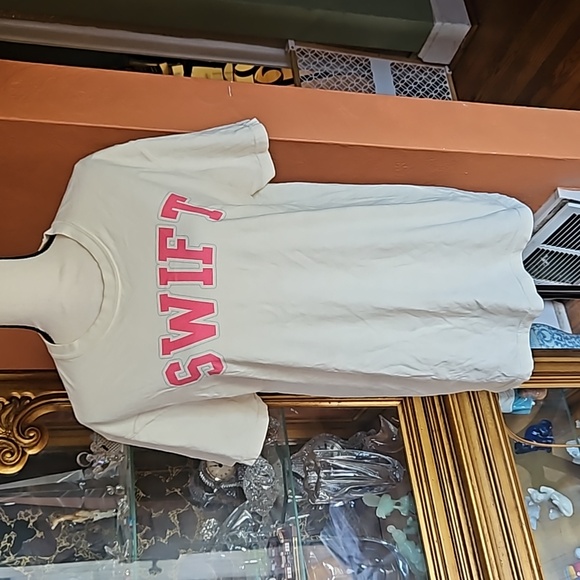 Taylor Swift "Swift" Tee - Picture 1 of 4